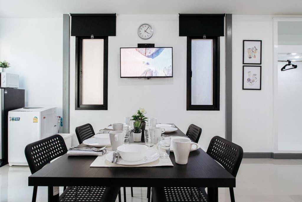 Апартаменти P4 Silom Large 2Beds Full Kitchen Wifi 4-6Pax Бангкок Екстер'єр фото